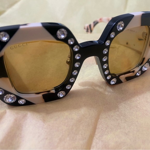 Gucci Black and Ivory Geometric Square Sunglasses with Diamond Detail - Picture 6 of 8